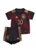 Tyskland Serge Gnabry #10 Babyklær Borte Fotballdrakt til barn VM 2022 Korte ermer (+ Korte bukser)